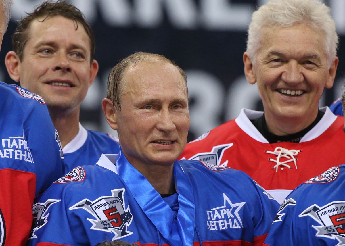 Władimir Putin z okazji swoich 63 urodzin grał w hokeja ze współwłaścicielem Siburu - Giennadijem Timczenką 