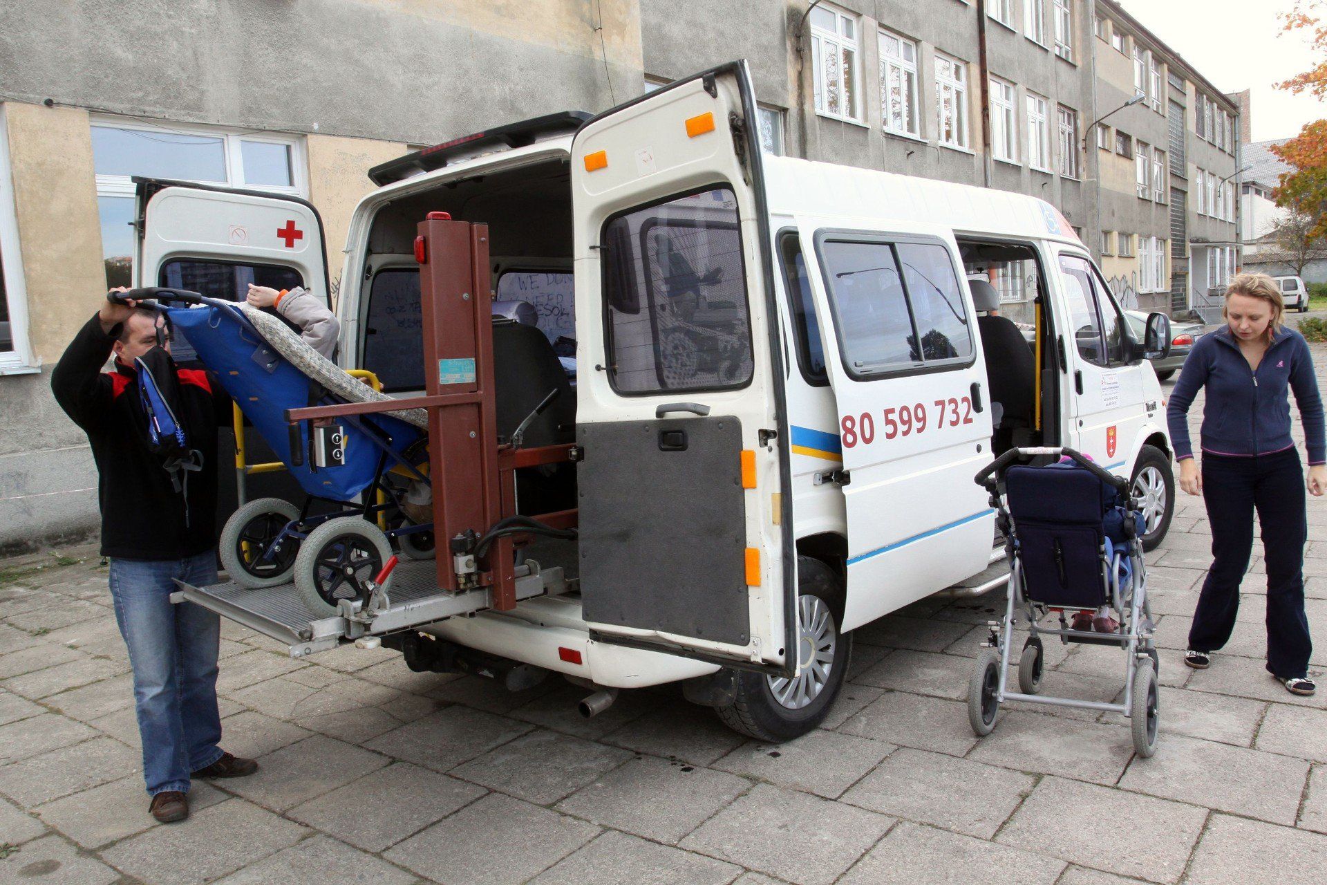 Dzięki busom niepełnosprawne dzieci będą bezpiecznie dowożone do szkół
