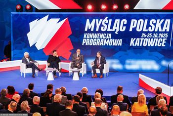 "Patriotyczna domówka". Na jednej imprezie politycy PiS i ludzie służb