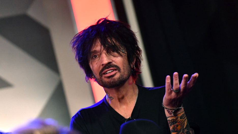 Tommy Lee twierdzi, że pił kilka litrów wódki dziennie