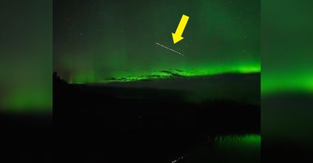 Pociąg satelitów na tle zorzy polarnej. Tego widoku nie da się zapomnieć