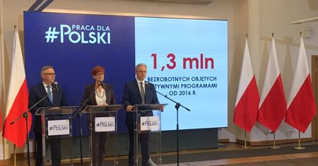 "500+ to program absolutnie przełomowy". Rafalska podsumowuje 3 lata swojego resortu