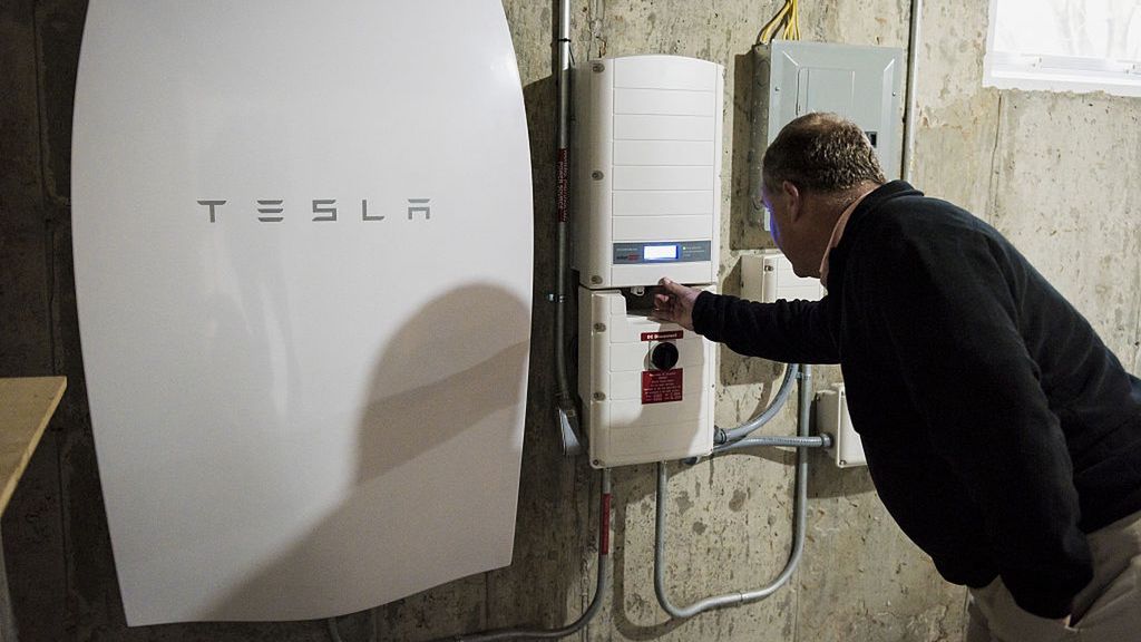 Tesla Powerwalls mogą być wykorzystywane także do użytku domowego. Na zdjęciu jedna z amerykańskich inwestycji