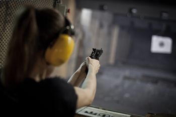 Grodzisk: Wakacyjna strzelnica Hali Sportowej zaprasza spróbować sił