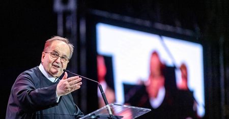 Pękali ze śmiechu. "W ciągniku zawsze mam włączone Radio Maryja"
