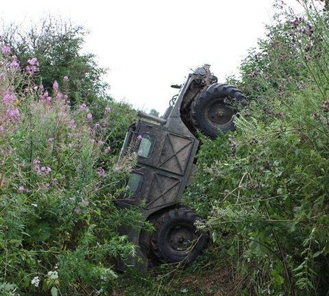 Rosyjski Hummer domowej roboty pokona prawie każdą przeszkodę 21