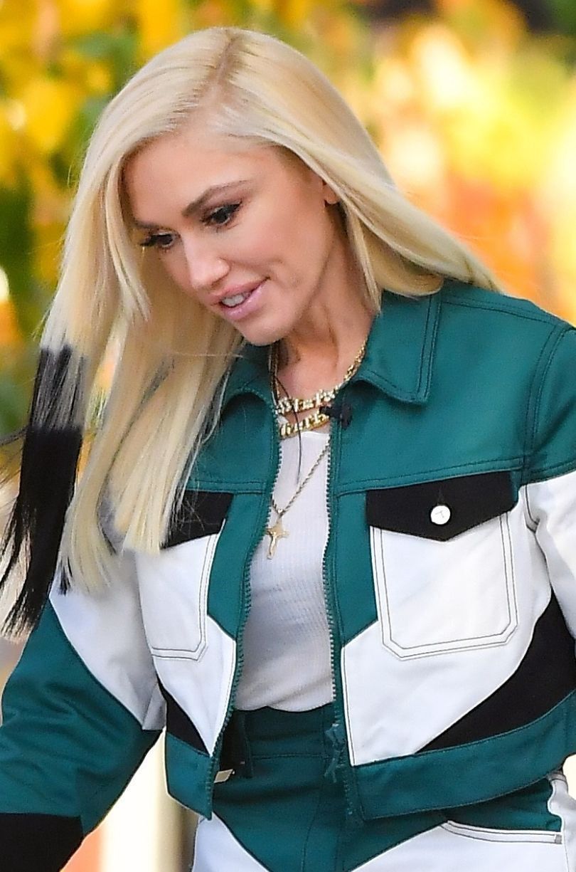 Gwen Stefani prezentuje zgrabne nogi podczas spaceru z Blakiem Sheltonem