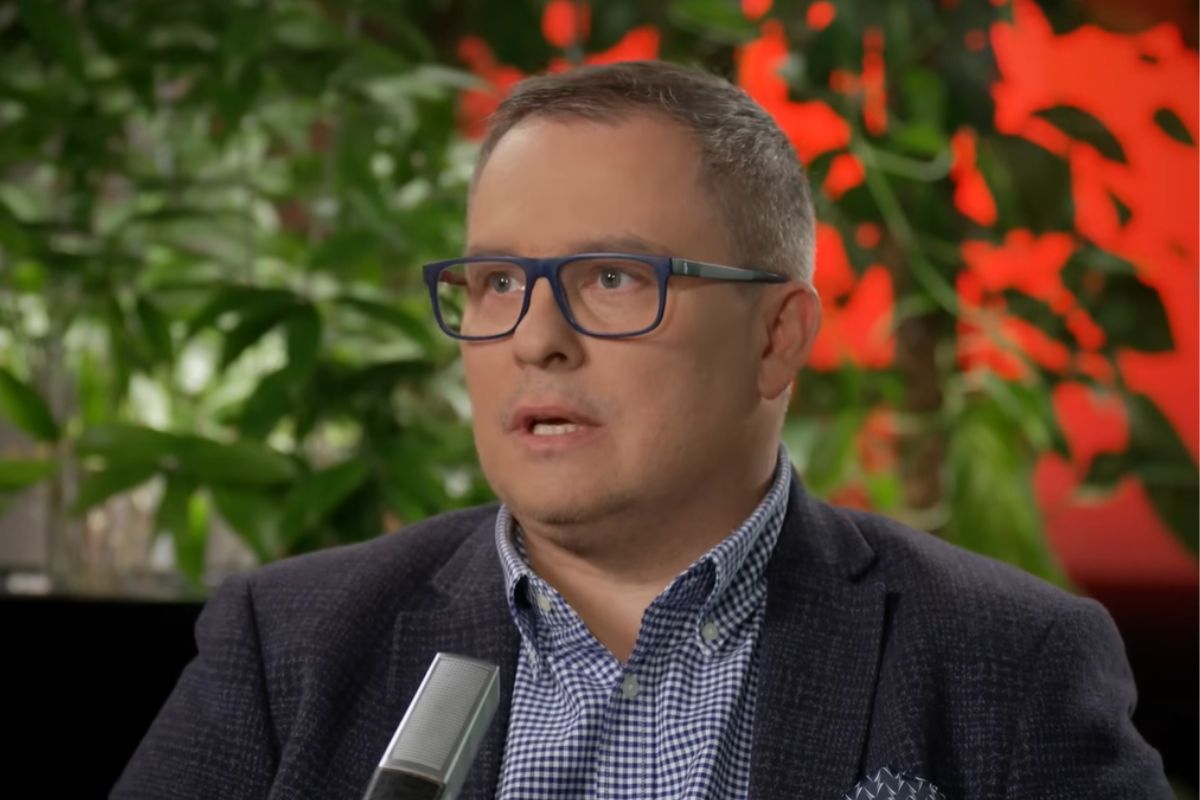 Reporter TVN24 dokonał coming outu. "Wytrzymuje ze mną, a łatwo nie jest"