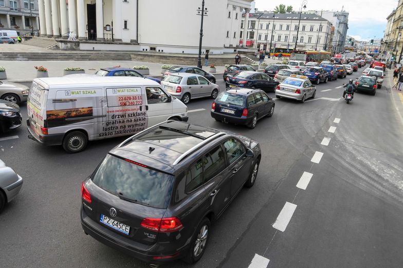 Warszawa wyprzedaje parkomaty