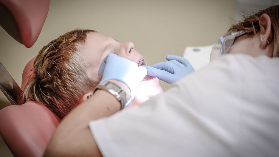 Czas oczekiwania do dentysty. Ile czeka się na wizytę na NFZ?
