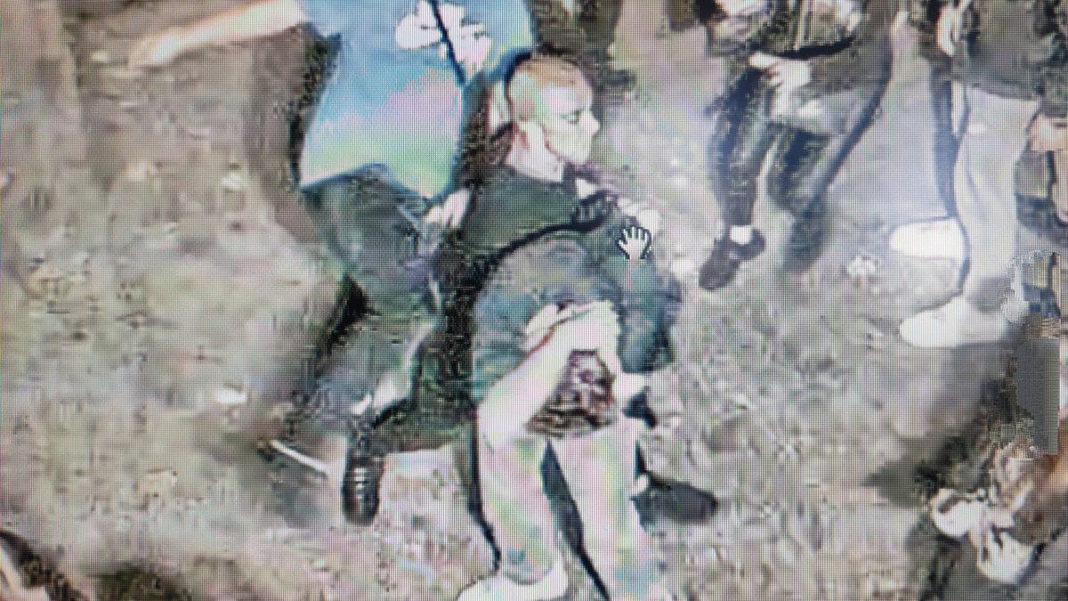 Policjanci publikują wizerunek mężczyzny mogącego mieć informacje w sprawie pobicia. W przypadku rozpoznania osoby na zdjęciu, prosimy o kontakt z dyżurnym KP Wrocław Stare Miasto pod numerem 47 87 131 31, lub Wydziałem Kryminalnym KP Stare Miasto tel. 601-701-056.