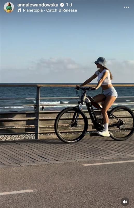 Anna Lewandowska na wycieczce rowerowej