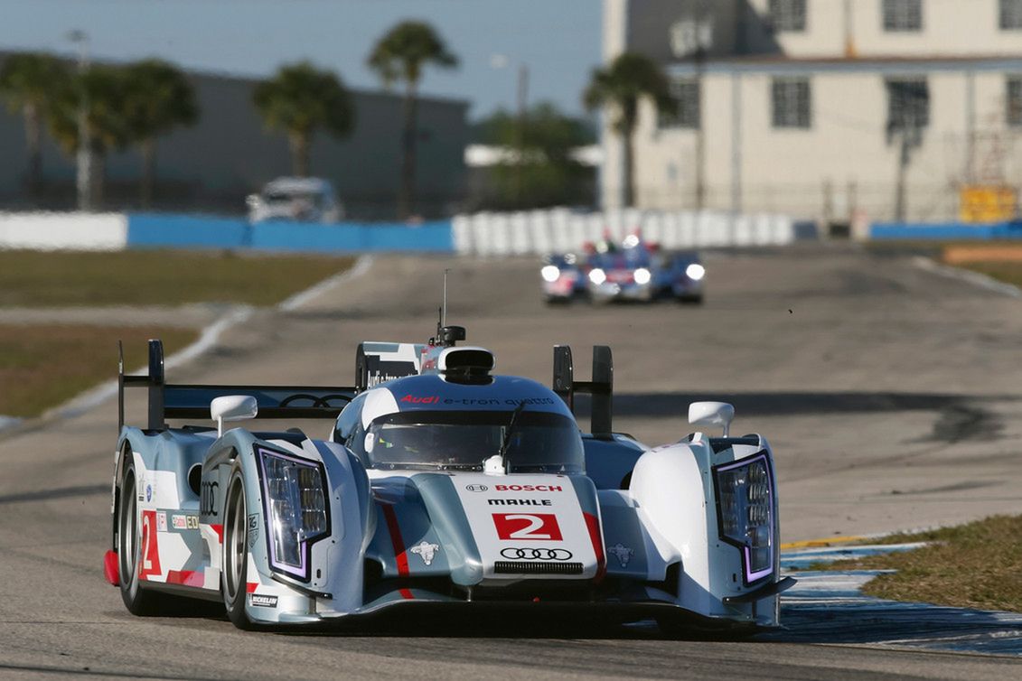 Allan McNish w Audi R18 e-tron quattro