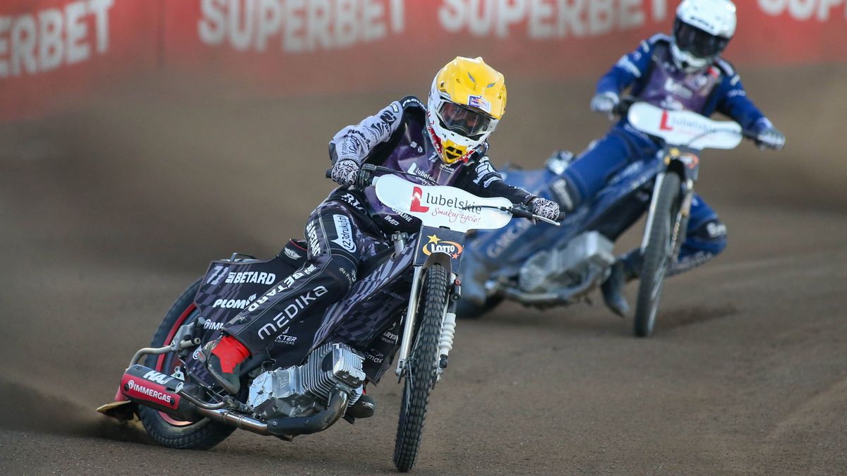 PAP / Wojciech Szubartowski / Piotr Pawlicki (kask biały) i Maciej Janowski (żółty) podczas 3. rundy indywidualnych mistrzostw Polski na żużlu