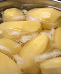 Dodaj łyżkę do gotowania. Będą gotowe o wiele szybciej, a ich smak lepszy