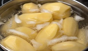 Dodaj łyżkę do gotowania. Będą gotowe o wiele szybciej, a ich smak lepszy