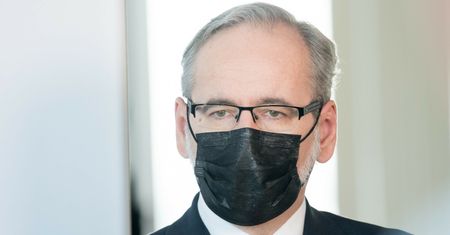 Niedzielski uspokaja. "III fala słabnie we wszystkich zakresach"