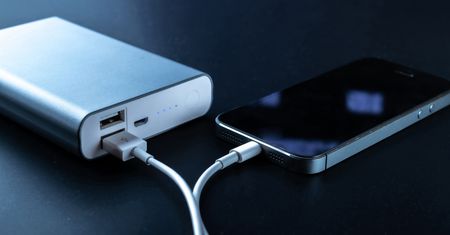Powerbank w samochodzie podczas upału? To może być bardzo zły pomysł