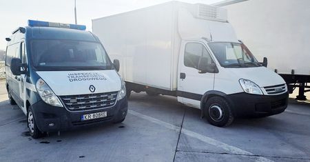 Jak on w ogóle wyjechał na ulicę? Tak przeciążonego busa dawno nie widziano