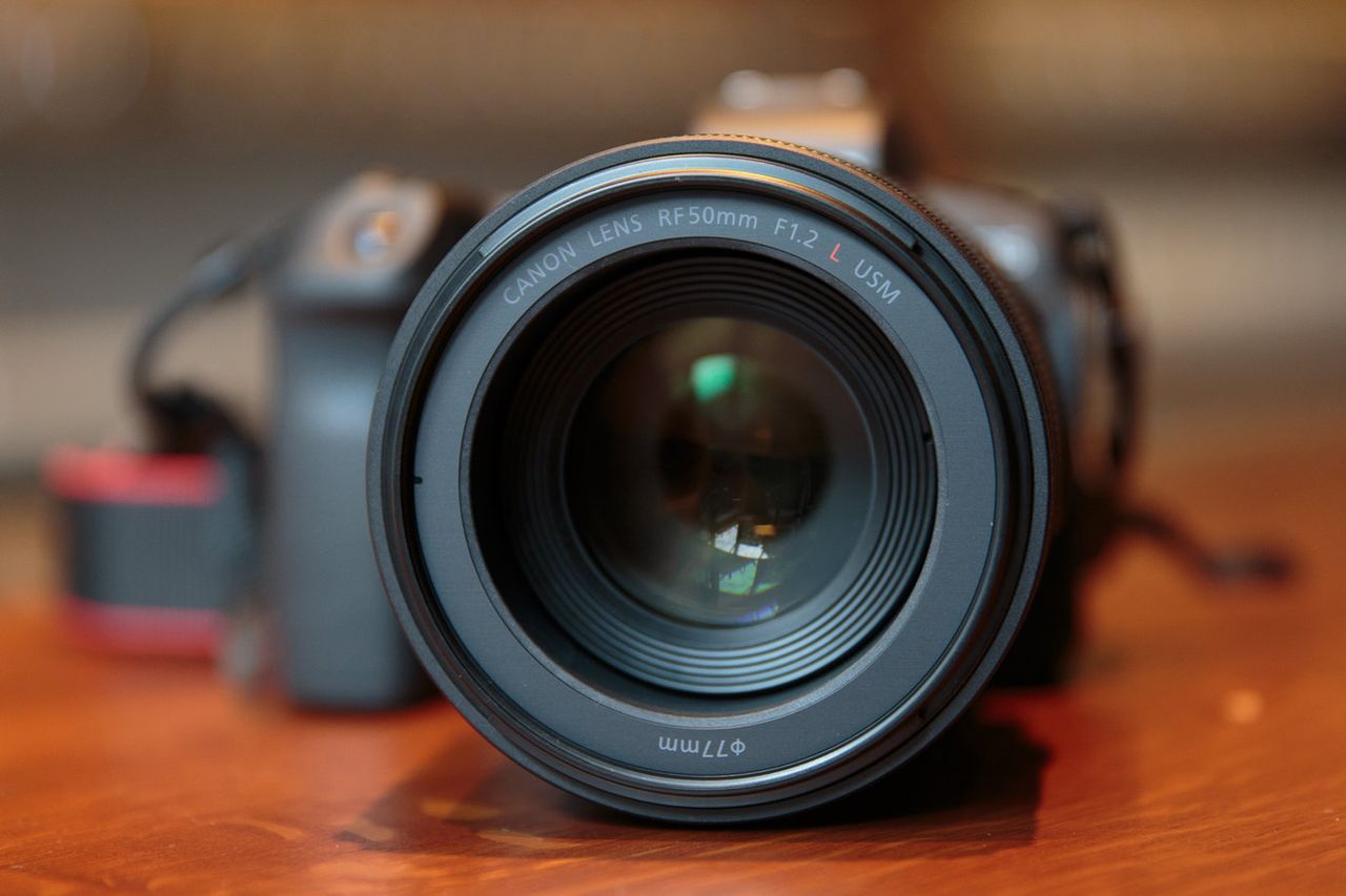 Obiektywy Canon RF to nowa jakość. Szkła EF zostały daleko w tyle
