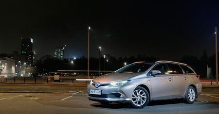 Toyota Auris Touring Sports Hybrid (2016) - test, opinia, spalanie, cena