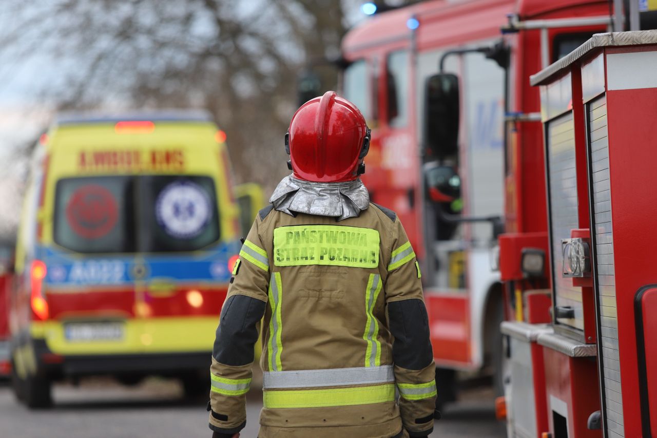 Ściechów: Miała być awantura i dźgnięcie nożem. Pijany mężczyzna postawił na nogi służby
