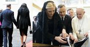 Agata Duda odwiedza papieża Franciszka w gustownej mantylce i spódnicy z rozcięciem (ZDJĘCIA)