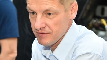 Profil Marcina Mroczka pojawił się na aplikacji randkowej. Aktor ostrzega