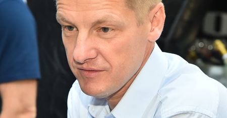 Profil Marcina Mroczka pojawił się na aplikacji randkowej. Aktor ostrzega