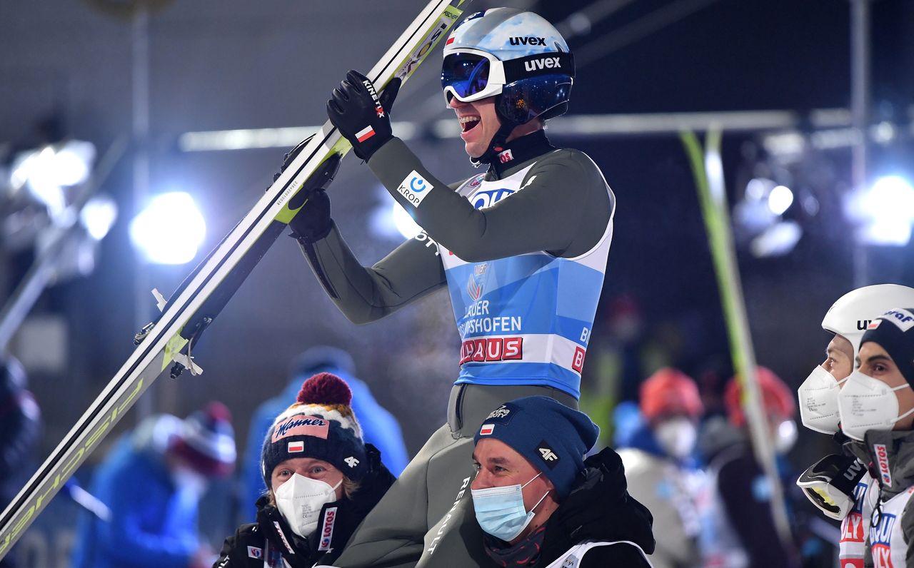 Kamil Stoch wygrał Turniej Czterech Skoczni. Andrzej Duda składa gratulacje