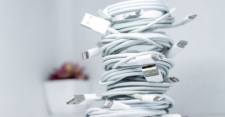Jedna ładowarka do wszystkiego. Unia Europejska nie da producentom wyboru