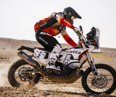 Konrad Dąbrowski wygrywa Baja Quatar