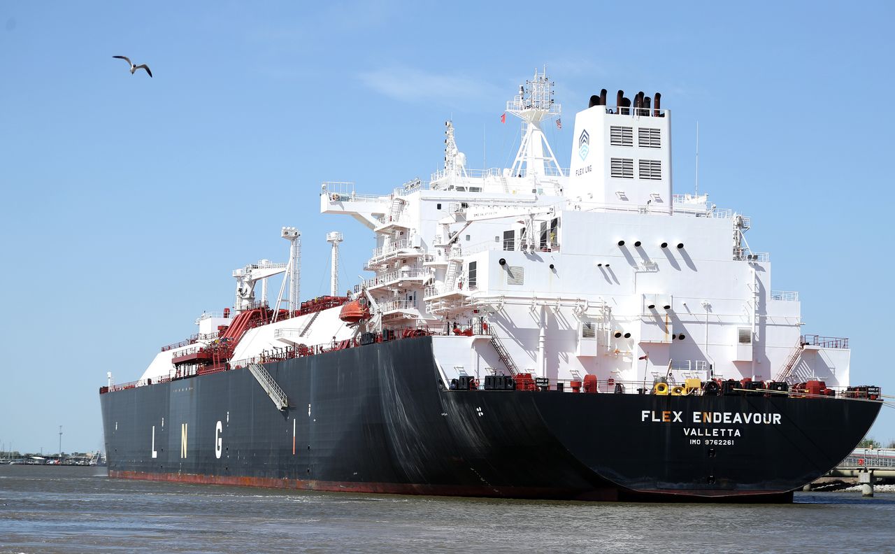 Tankers with gas from the USA change course. They are heading to Europe.