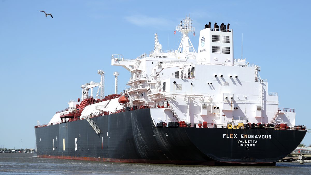 Tankowce z gazem z USA zmieniają kurs. Płyną do Europy