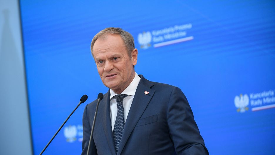 Warszawa, 16.04.2024. Premier Donald Tusk podczas konferencji prasowej po posiedzeniu rządu w siedzibie KPRM w Warszawie, 16 bm. (amb) PAP/Marcin Obara