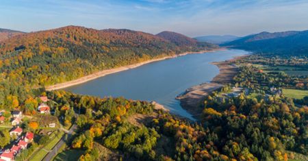 Jezioro Klimkowskie w Beskidzie Niskim. Pomysł na spokojny weekend z widokiem na wodę i góry