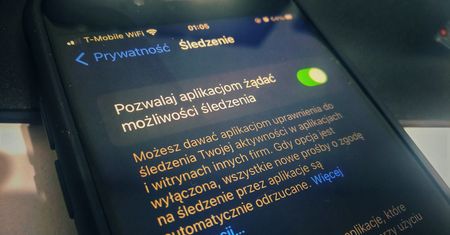 Facebook mocno stracił na wartości. Czy winny jest Apple?