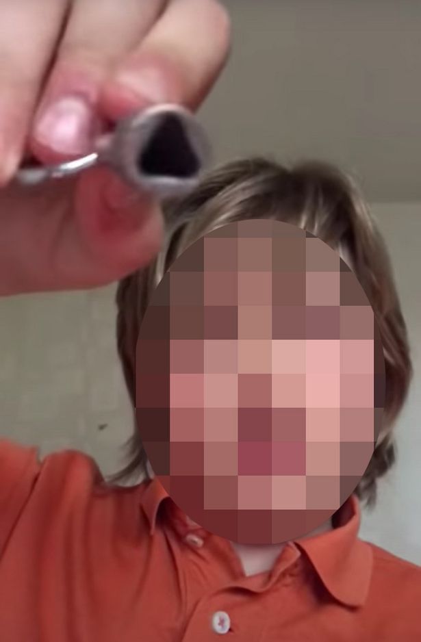 Nastolatkowie zachęcają do niebezpiecznej zabawy i udzielają porad jak się dostać na dach windy