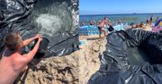 Turyści zrobili basen na plaży. Ratownik: karygodne zachowanie