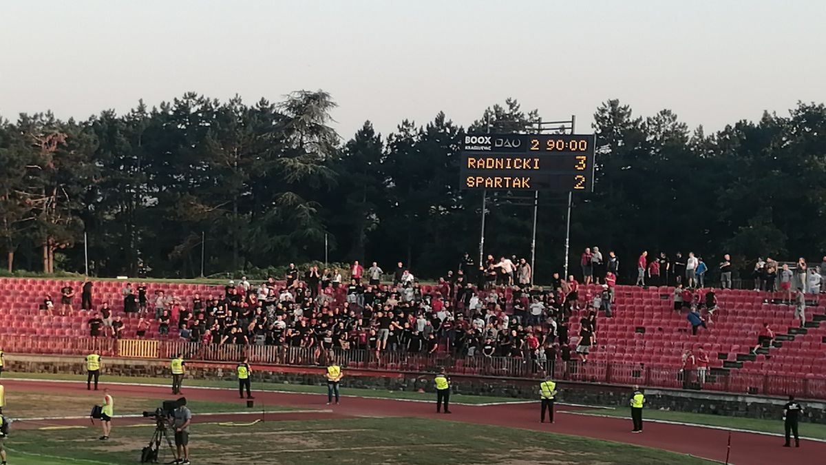 Sektor z kibicami Radnickiego