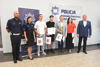 Młodzi mistrzowie kierownicy z Zespołu Szkół Politechnicznych w Śremie. Jan Pazgrat, Cezary Jurga i Mikołaj Krawczyk zostali docenieni za swój sukces