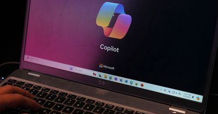 Błąd w Windows 11. Aktualizacja KB5053598 usuwa Copilota
