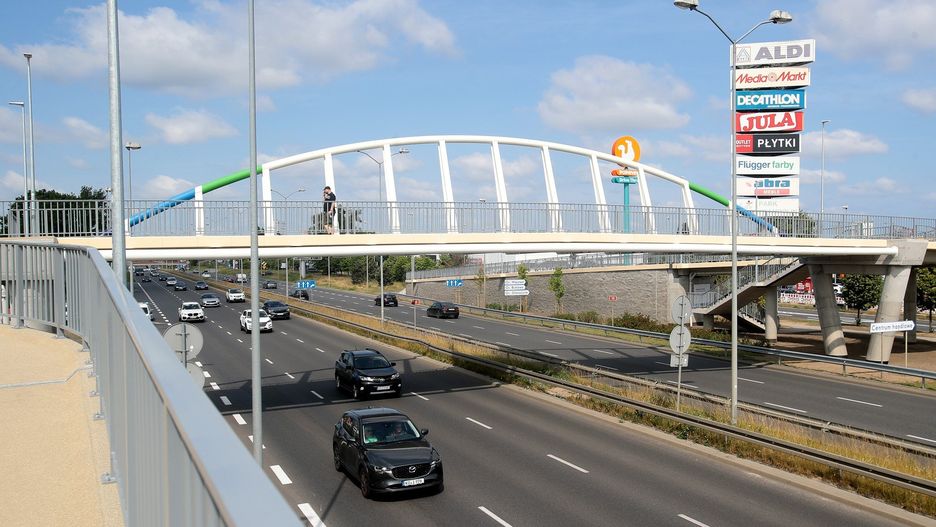 We wtorek, w dniu, kiedy obiekt został dopuszczony do ruchu, symboliczną wstęgę otwarcia przecięli pomysłodawcy. Przypomnijmy, kładka została wybudowana w ramach SBO.