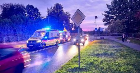 Koszmarny wypadek na przejściu. Kobieta walczy o życie