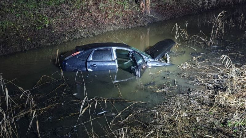 Milicz. Pijany kierowca skończył w rowie. Policji udało się go zatrzymać