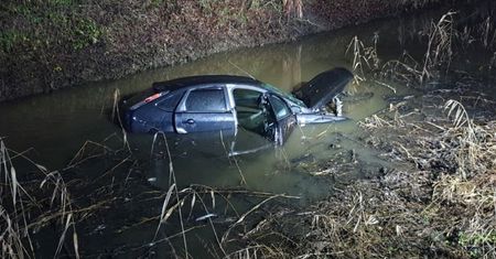 Milicz. Pijany kierowca skończył w rowie. Policji udało się go zatrzymać