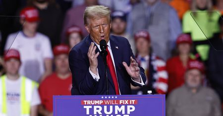 "Alarmujący sygnał". We Francji ostrzegają. Sypią się gromy przed wyborami w USA