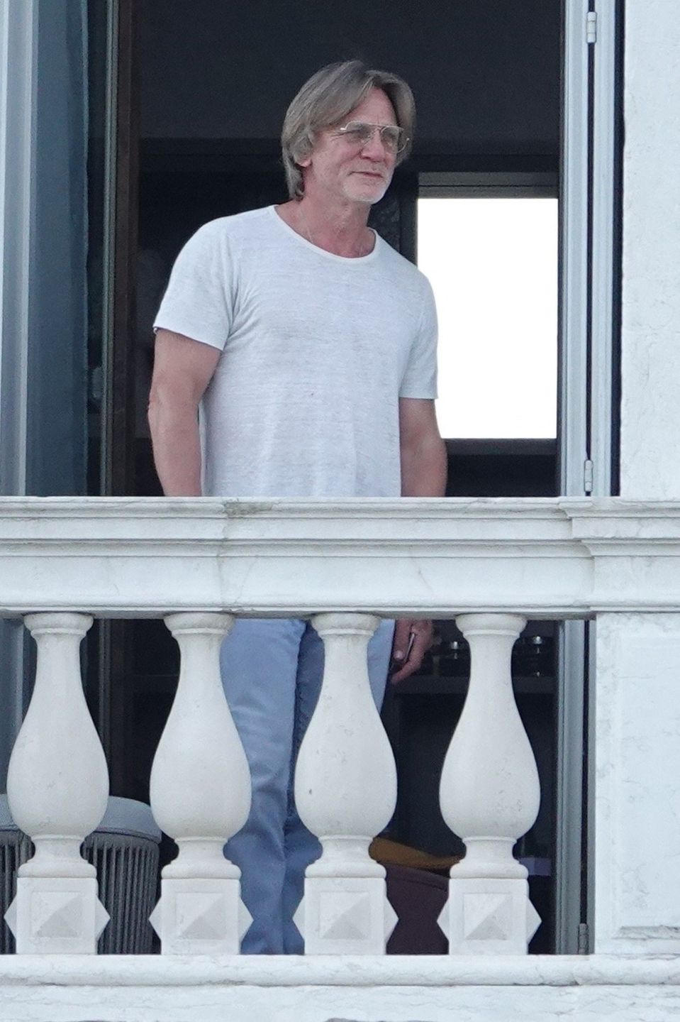 Odmieniony Daniel Craig "przyłapany" z żoną w Wenecji