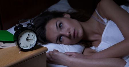 Samotność wpływa na jakość snu