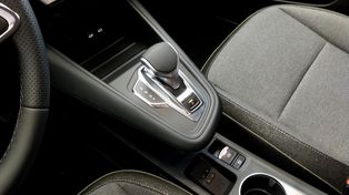 Błąd parkowania z automatyczną skrzynią biegów, który może zaskoczyć